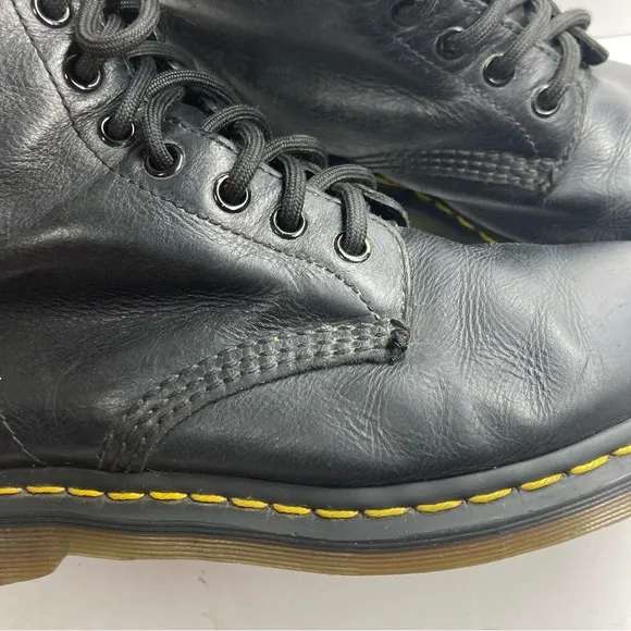 Dr Martens AW004 Pascal Boots 7 Textured Leather Lace-Up Combat Black Boots