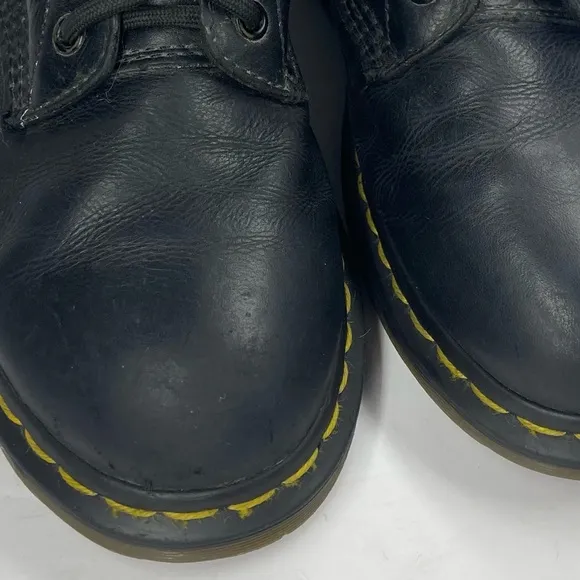 Dr Martens AW004 Pascal Boots 7 Textured Leather Lace-Up Combat Black Boots