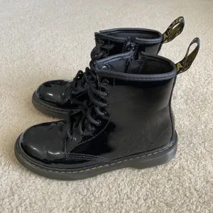 Dr. Martens Combat Boots Black Patent Lamper US Girls/Boys Size 3