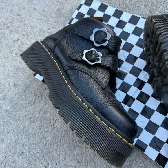 Dr Martens Devon Flower Buckle Leather Platform Boots size 9 Women
