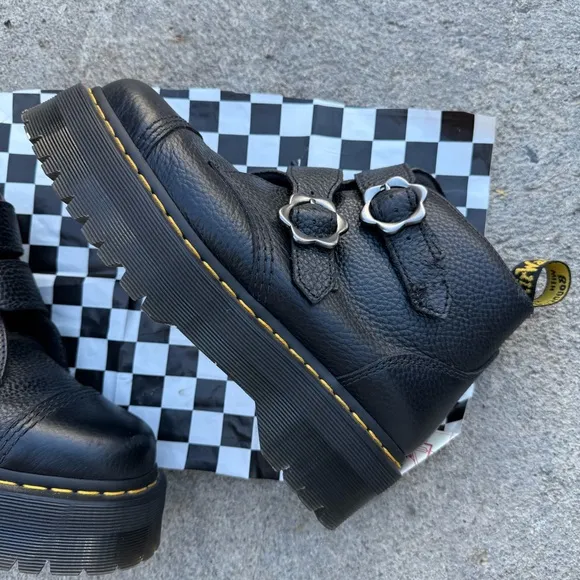 Dr Martens Devon Flower Buckle Leather Platform Boots size 9 Women