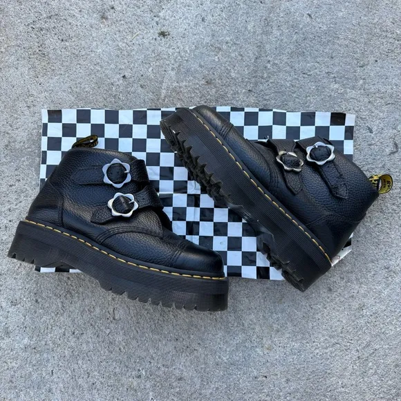 Dr Martens Devon Flower Buckle Leather Platform Boots size 9 Women