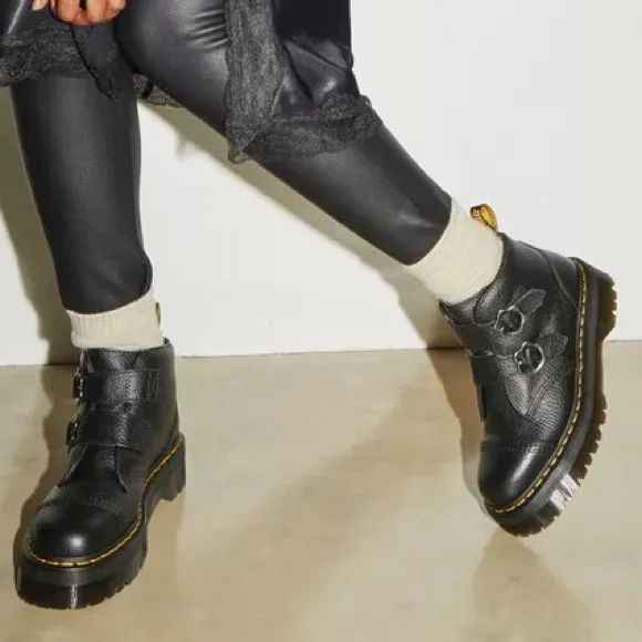 Dr Martens Devon Flower Buckle Leather Platform Boots size 9 Women