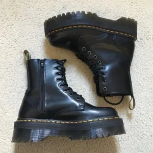 DR MARTENS JADON PLATFORM BOOTS