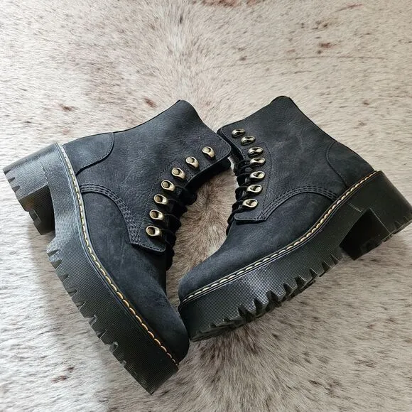 Dr. Martens Leona Women's Milled Nubuck Platform Combat Boots Black Size 8 NEW
