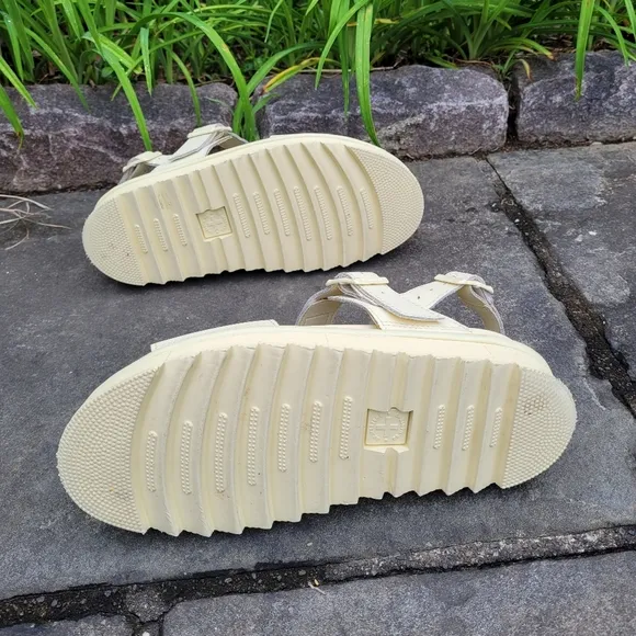Dr Martens  Voss Mono light yellow  sandals