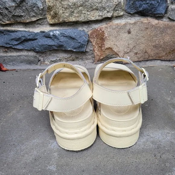 Dr Martens  Voss Mono light yellow  sandals