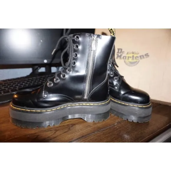 Dr. Martens women’s 9 Jadon platform boots