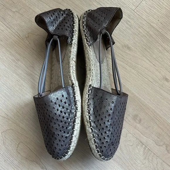 Eileen Fisher Lee 2 Espadrille Sandals in gray neutral metallic bungee size 9