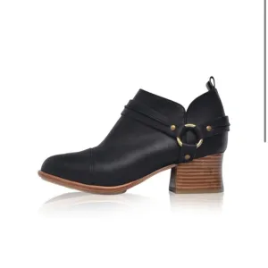 ELF Dasha Low Ankle Booties black EUC size 10