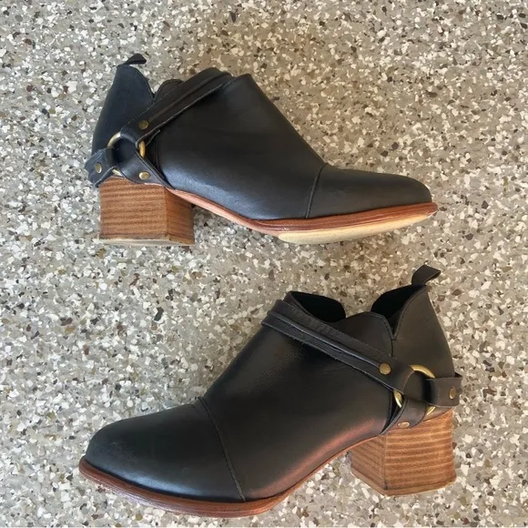 ELF Dasha Low Ankle Booties black EUC size 10
