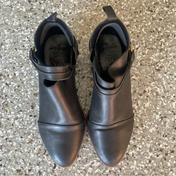 ELF Dasha Low Ankle Booties black EUC size 10