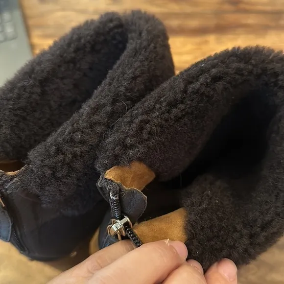 Ellie Tahari Shelly Clog Boots 37