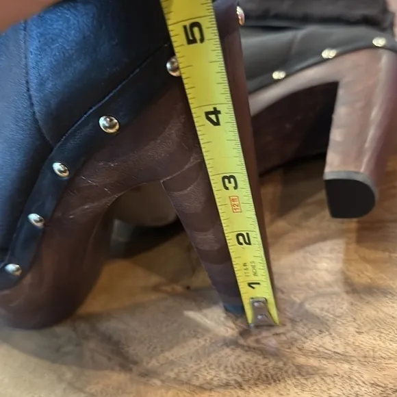 Ellie Tahari Shelly Clog Boots 37