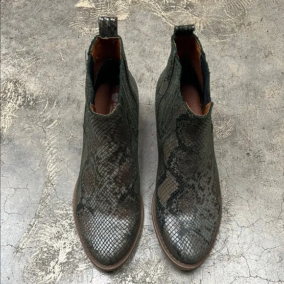 Eric Michael Green and Brown Ankle Boots with Snakeskin Texture