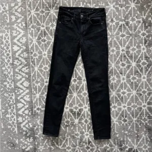 EUC 6L Long Black American Eagle Next Level Stretch Low Rise Jegging Skinny Jean