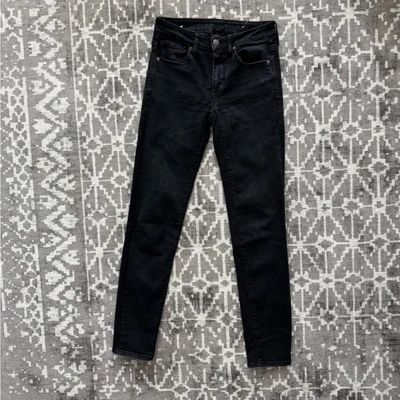 EUC 6L Long Black American Eagle Next Level Stretch Low Rise Jegging Skinny Jean