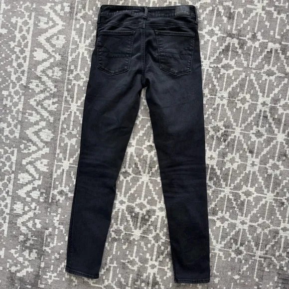 EUC 6L Long Black American Eagle Next Level Stretch Low Rise Jegging Skinny Jean