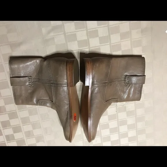 EUC Frye Boots Ankle Low Sand Tan 3/4” Heel