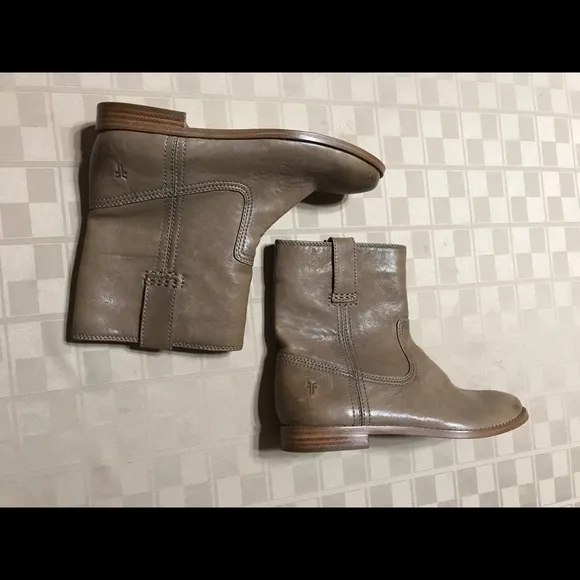 EUC Frye Boots Ankle Low Sand Tan 3/4” Heel
