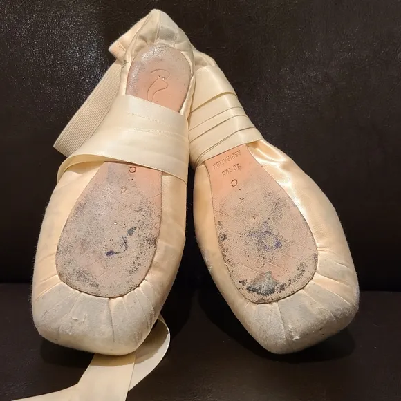 EUC Pink Pointe Shoes