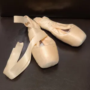 EUC Pink Pointe Shoes