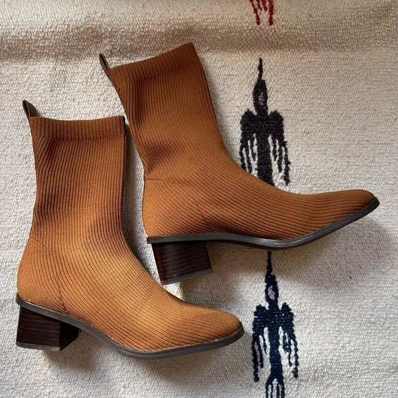 Everlane The High-Ankle Glove Boot in ReKnit Toffee Brown • Size 8