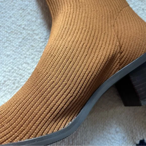 Everlane The High-Ankle Glove Boot in ReKnit Toffee Brown • Size 8