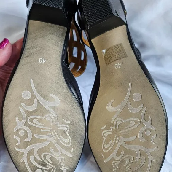 Everybody by BZ Moda adorable peep toe shoes!