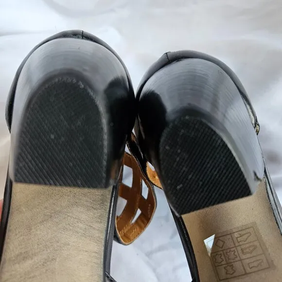 Everybody by BZ Moda adorable peep toe shoes!