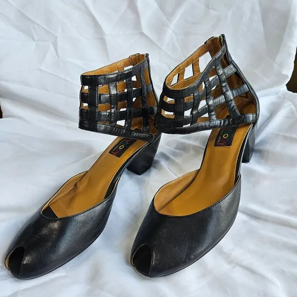 Everybody by BZ Moda adorable peep toe shoes!