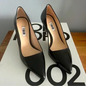 F. Major Black Patent Leather Heels Size 7W