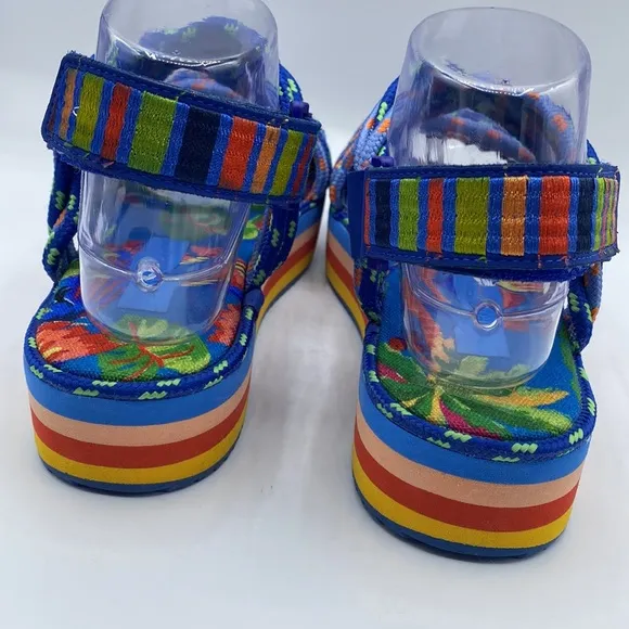 FARM RIO‎ Blue Macaw Platform Sandal Size 8