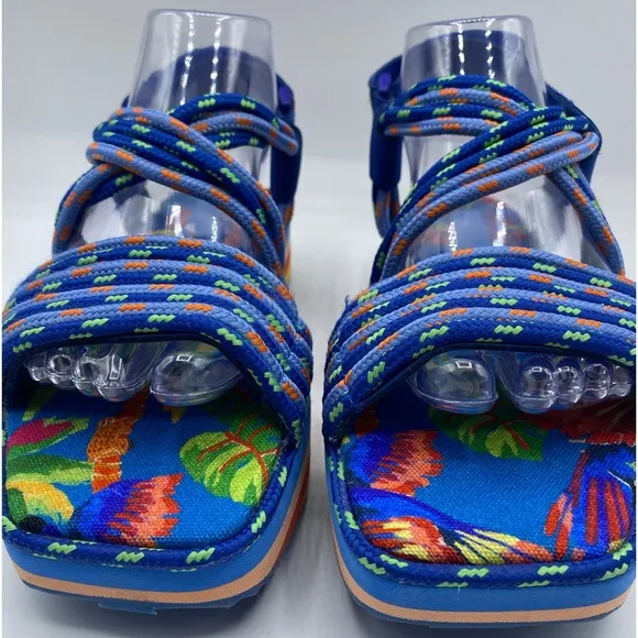 FARM RIO‎ Blue Macaw Platform Sandal Size 8