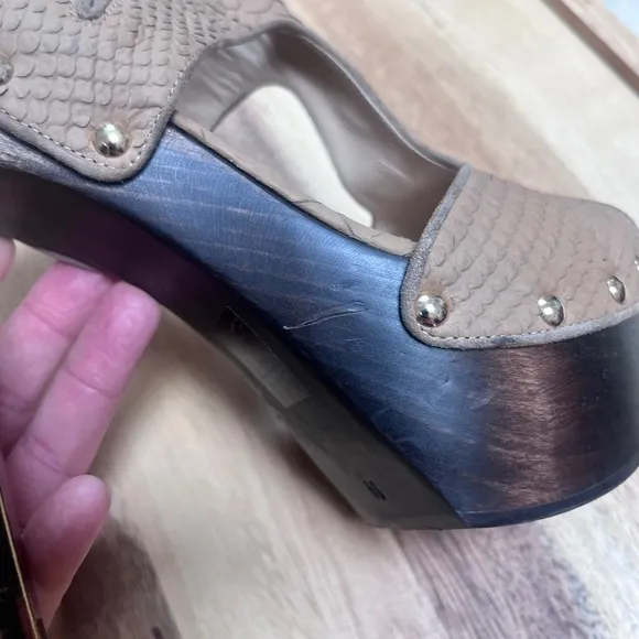 Fendi women’s signature snakeskin nude printed leather Peep Toe mules heel shoes