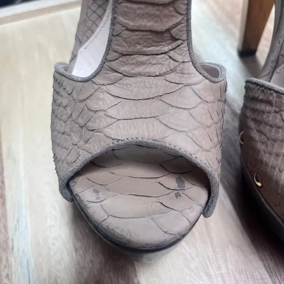 Fendi women’s signature snakeskin nude printed leather Peep Toe mules heel shoes
