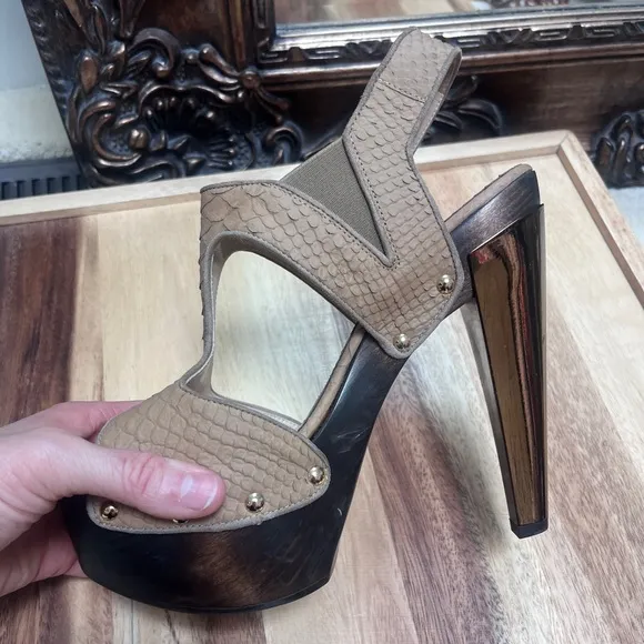 Fendi women’s signature snakeskin nude printed leather Peep Toe mules heel shoes