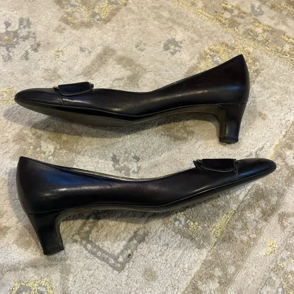 Ferragamo Black Leather Heel Shoes Silver Buckle Logo