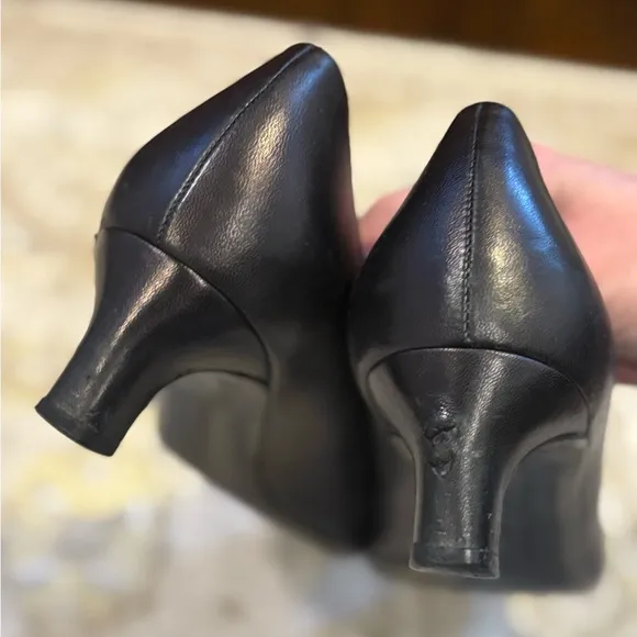 Ferragamo Black Leather Heel Shoes Silver Buckle Logo