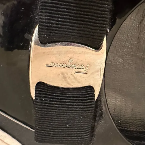 Ferragamo black womens Varino ballet flats