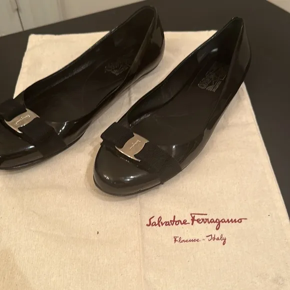 Ferragamo black womens Varino ballet flats