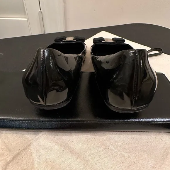 Ferragamo black womens Varino ballet flats