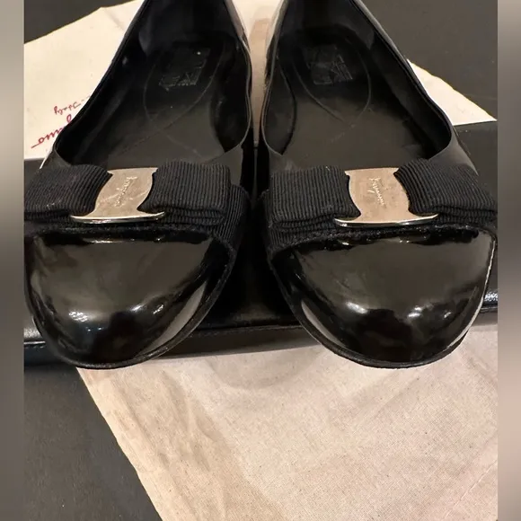 Ferragamo black womens Varino ballet flats