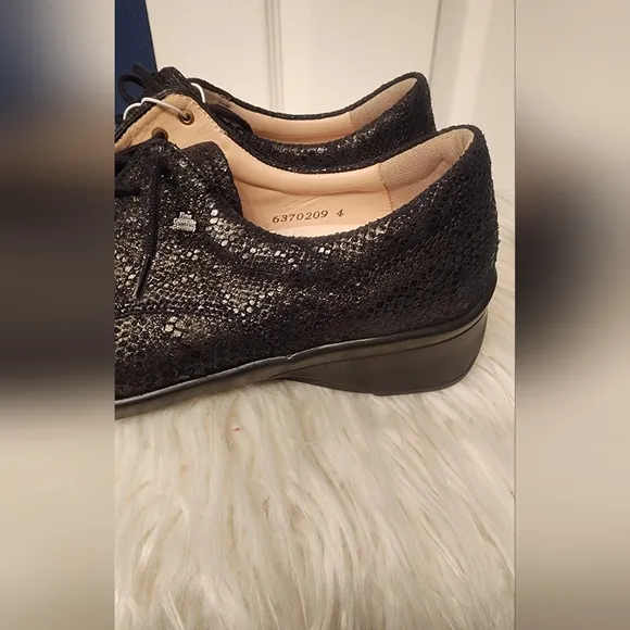 FINN Comfort snakeskin printed casual walking shoes in blk leather size 8