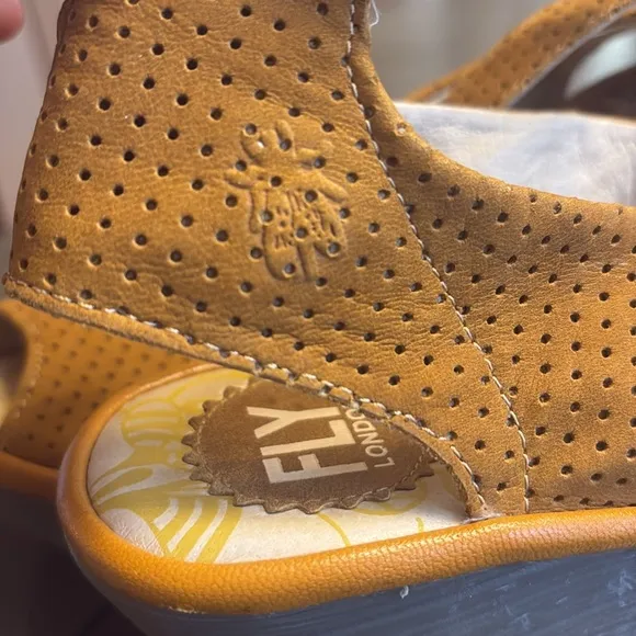 FLY LONDON YANI Fabulous Peep Toe Wedge Shoes Mustard Leather Size 39
