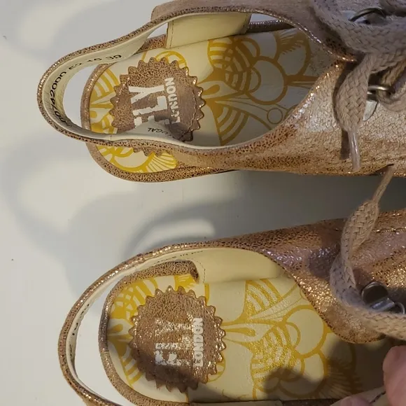 Fly London Ylfa Lace Up Wedge Heel Platform Sandals Metallic Gold 39 EUR 8-8.5