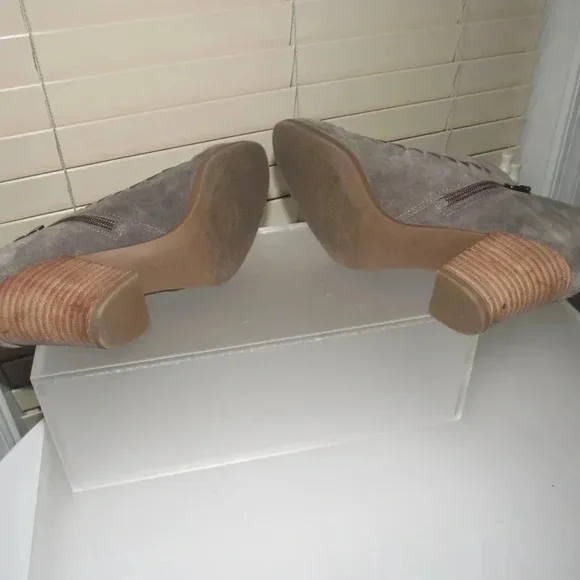 FRANCO SARTO Destine Suede Leather Ankle Booties Boots Shoes Size 8.5M