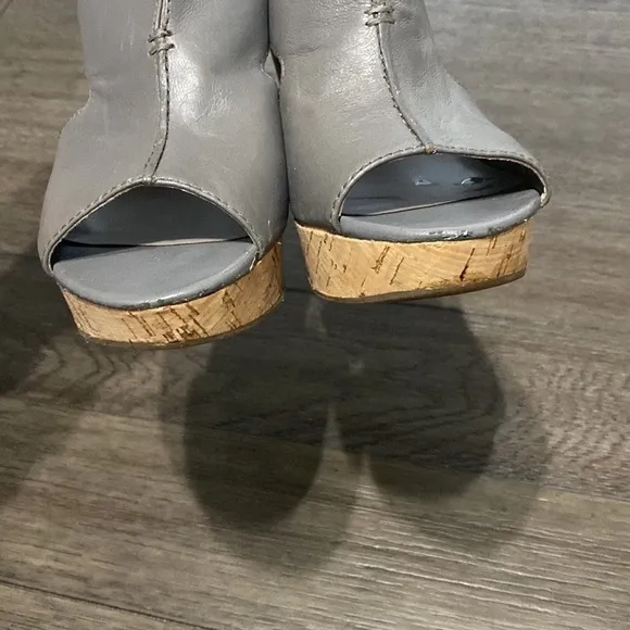 Franco Sarto Grey Leather Peep toe Cork heel shoes | size 8