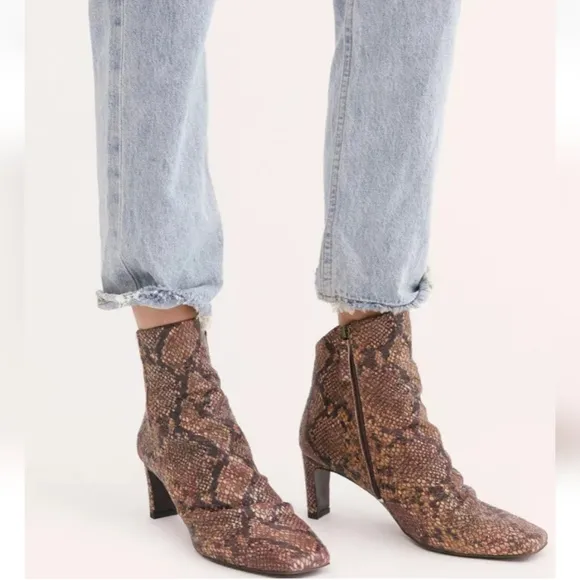 Free People Cybill Boots Ankle Tan Smooth Slouchy Leather Size 38 EU 7.5/8 US
