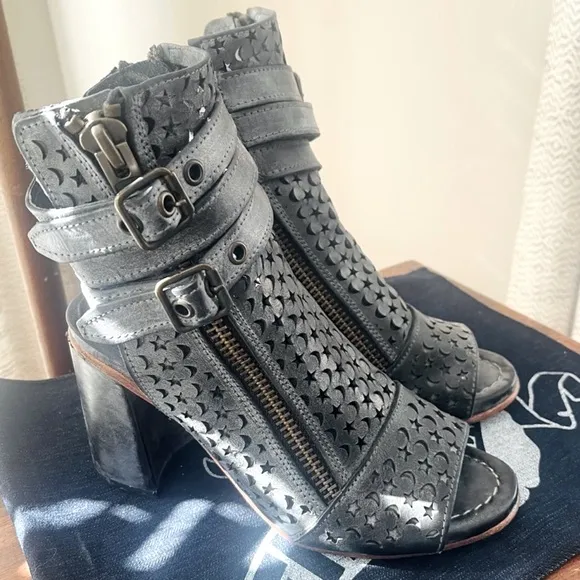 Freebird Teresa Black Leather peep toe sandal - size 10